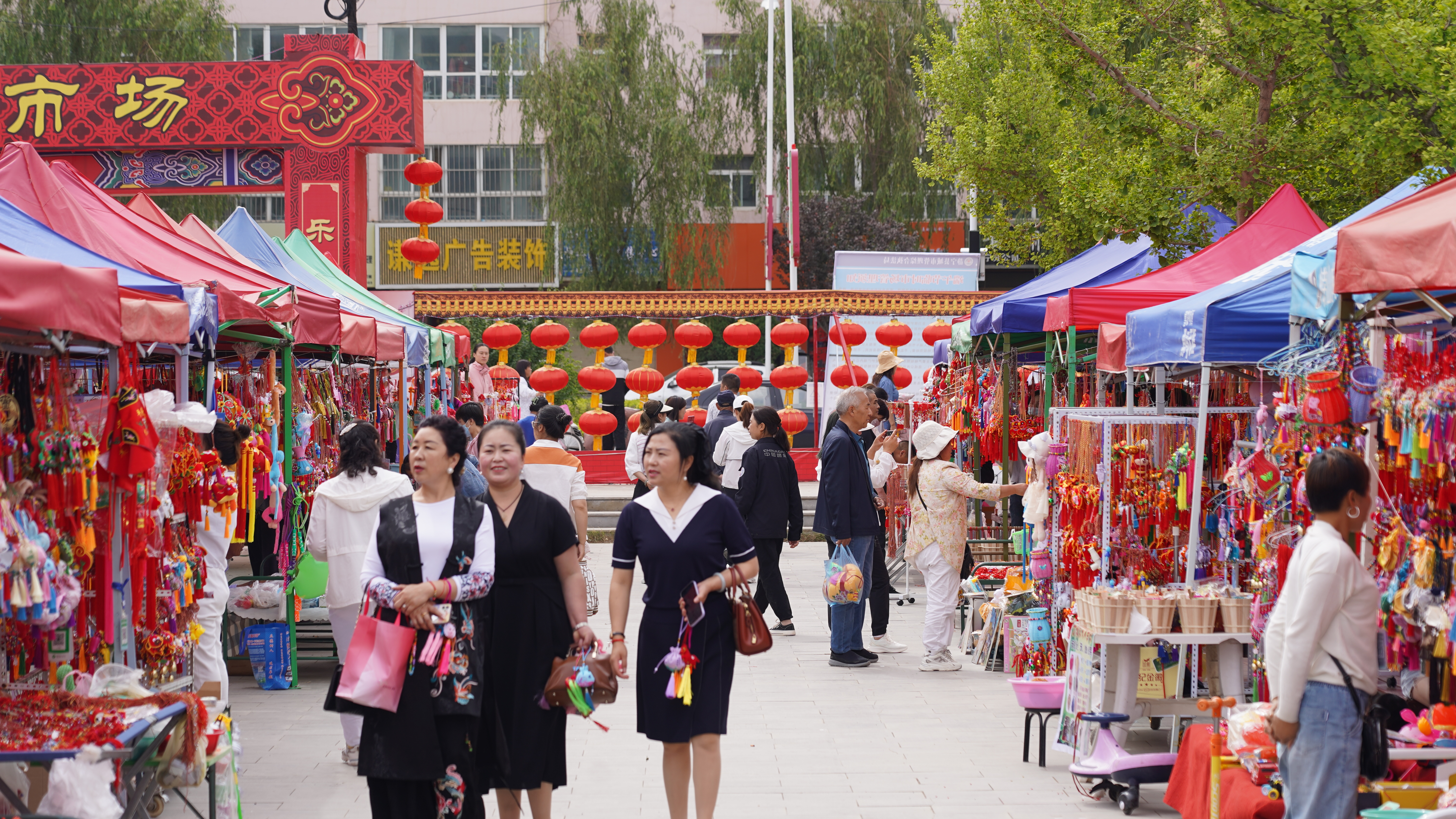 热闹的端午市场