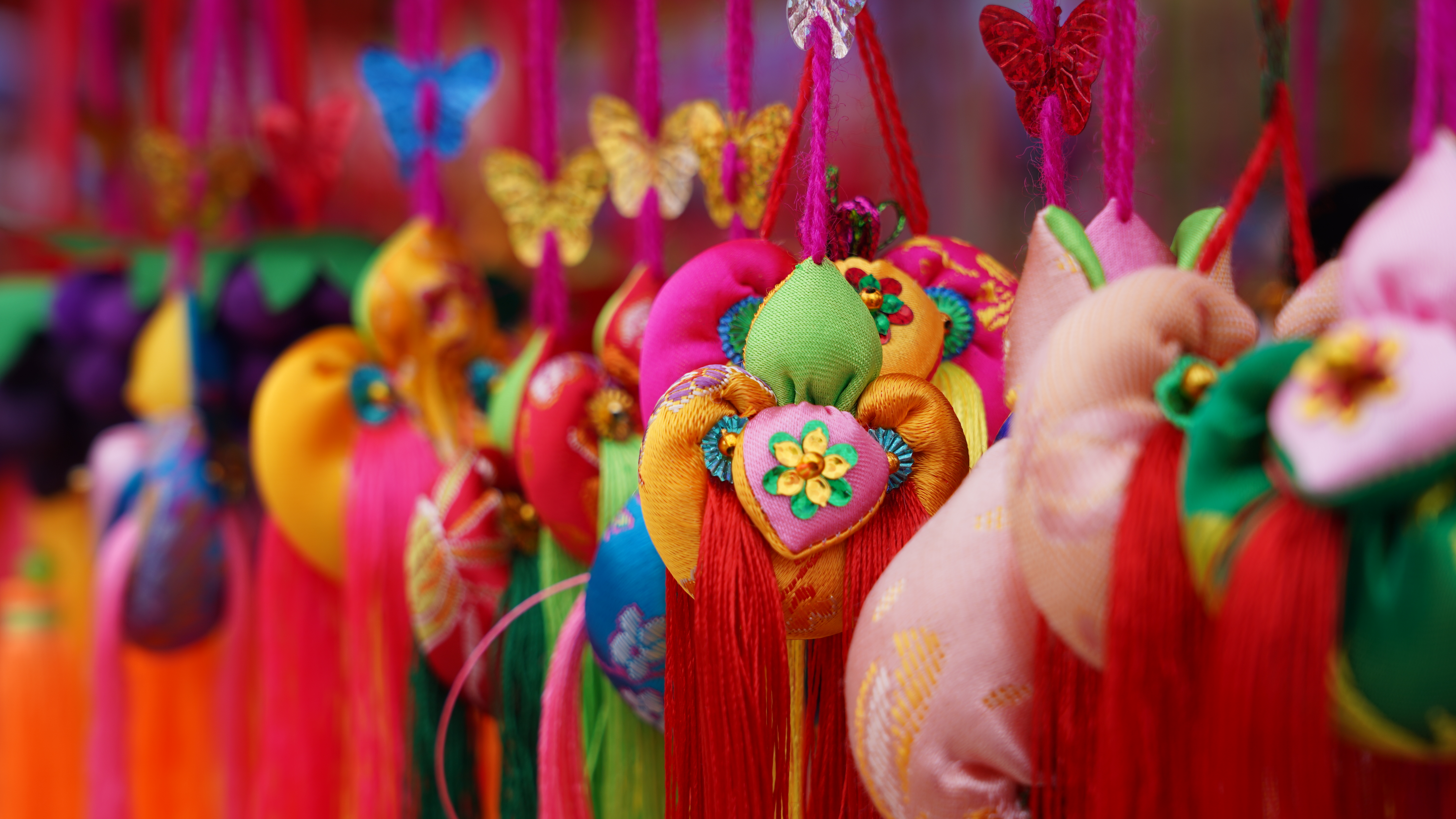 各式各样的手工荷包 魏娜 摄